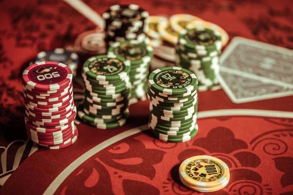 Microgaming slot game interface on mobile phone